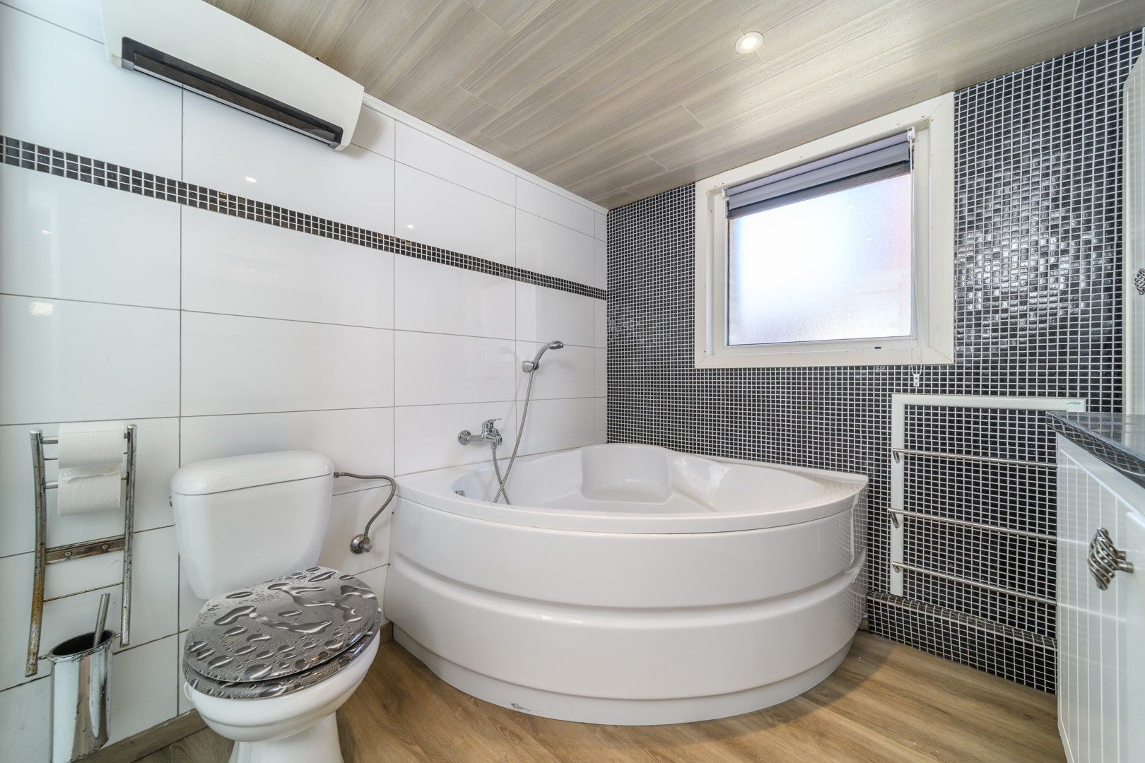 Grotendeels gerenoveerde gezinswoning met 3 slaapkamers en EPC B! foto 9