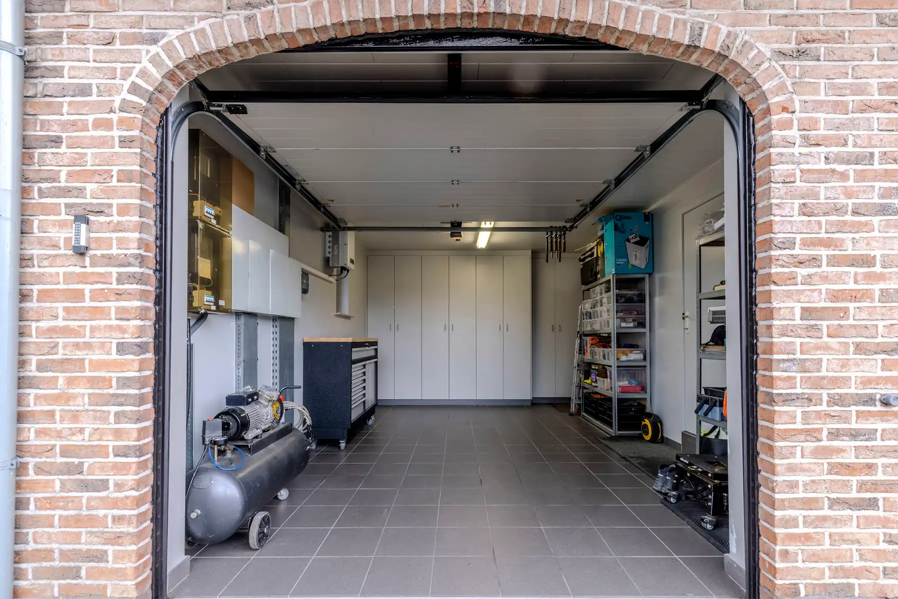 Ruime gezinswoning met garage en tuin op 557m2 grond foto 14