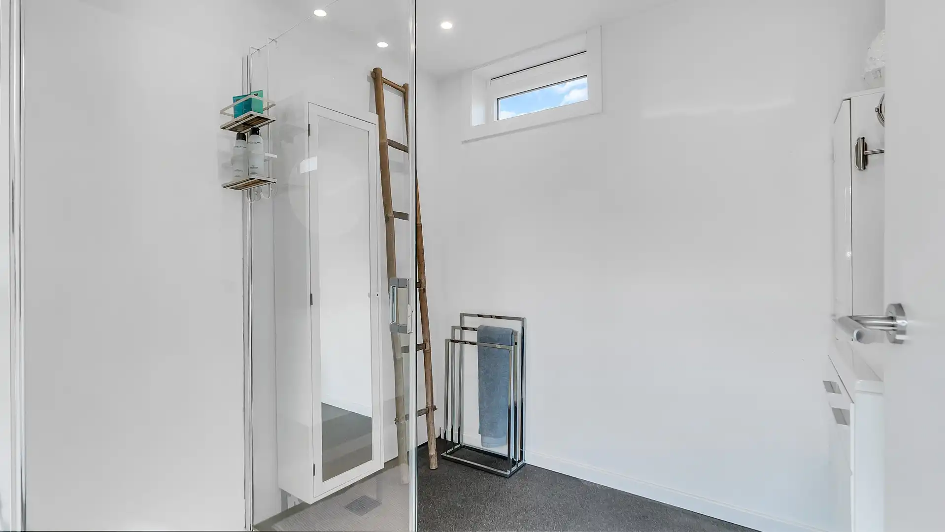 Instapklare en gerenoveerde woning met 3 slpkrs te As foto 12