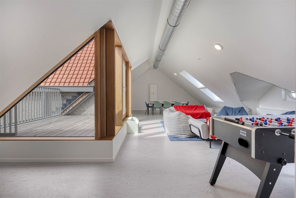 Ruime en moderne studentenkamer in nieuwe studentenresidentie foto 12
