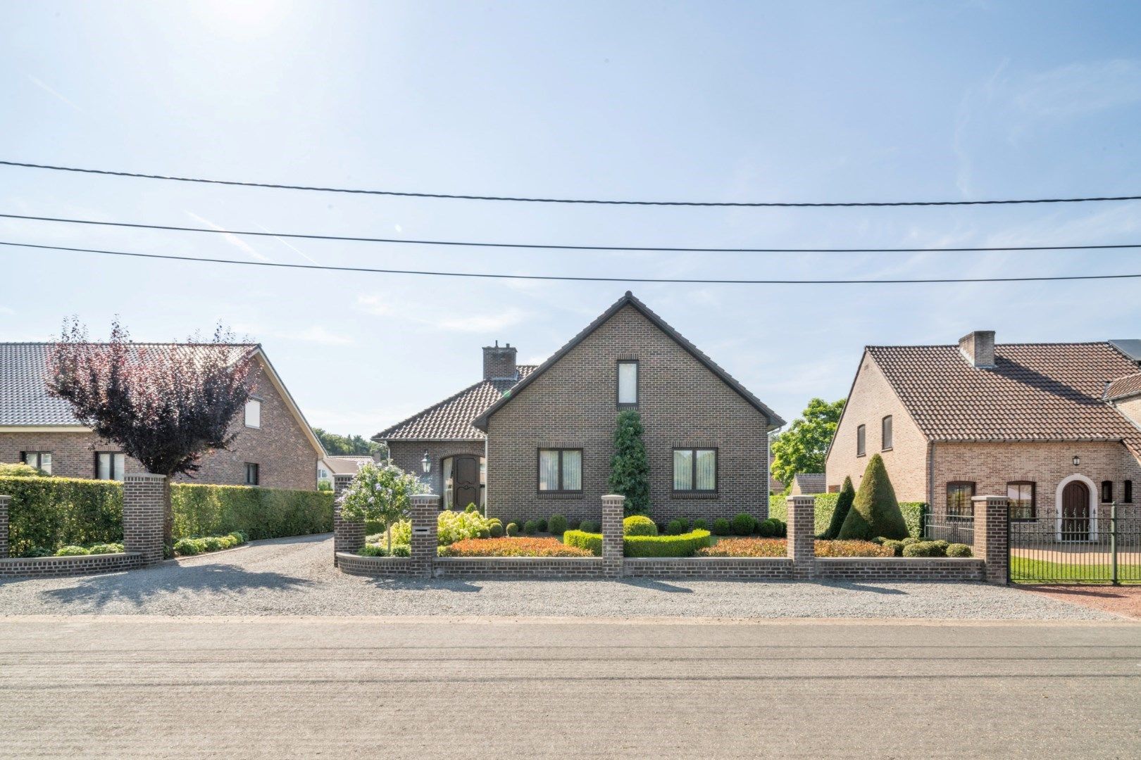 Uitstekend onderhouden vrijstaande woning met 5 slaapkamers en tuin in een aantrekkelijke residentiële buurt foto 2