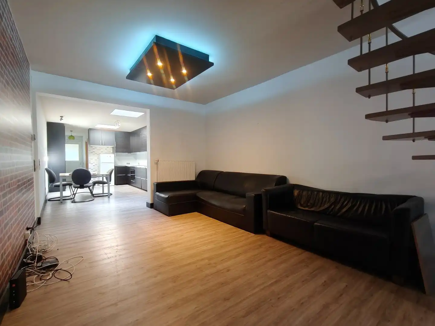 Woning met tuin en zonnepanelen te Lokeren foto {{pictureIndex}}