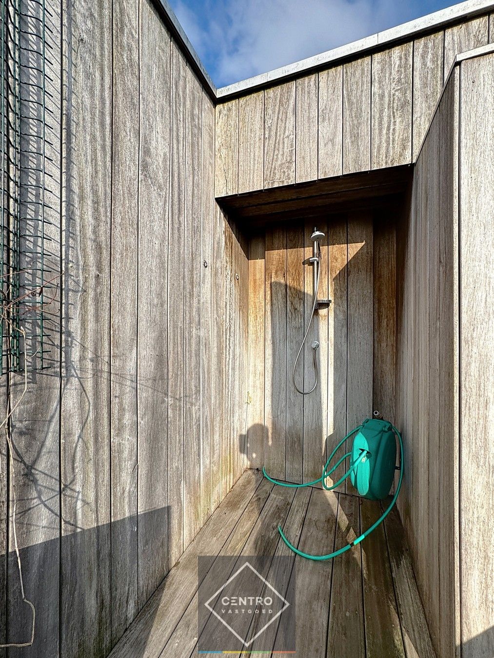 Prachtig BEDRIJFSPAND, bestaande uit MAGAZIJN (576m2 + tussenverdieping), BURELEN en instapklare, alleenstaande WONING. Op ambachtelijke zone te Aalter. foto 33