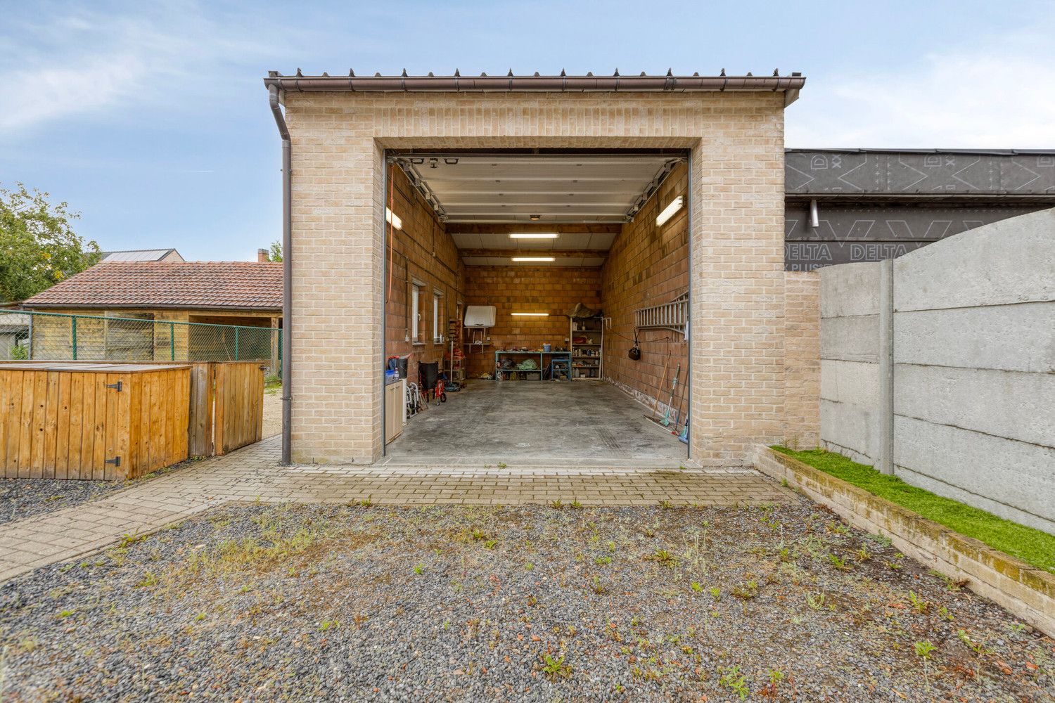 INSTAPKLARE WONING MET VERGUND MAGAZIJN OP 4A 61CA! foto 13