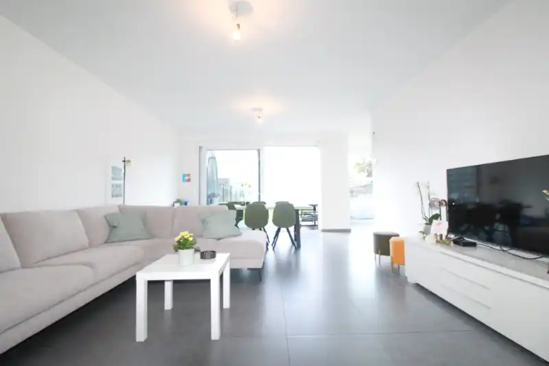 Nieuwbouwwoning in kindvriendelijke wijk foto 3
