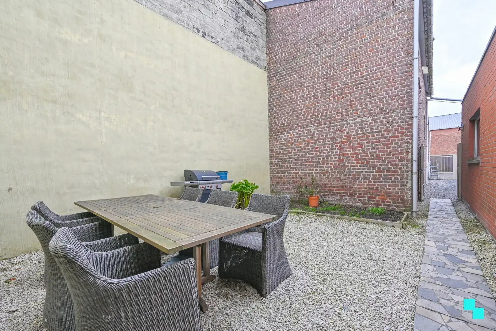 Gelijkvloerse woning met uitweg achteraan in Wielsbeke foto 11