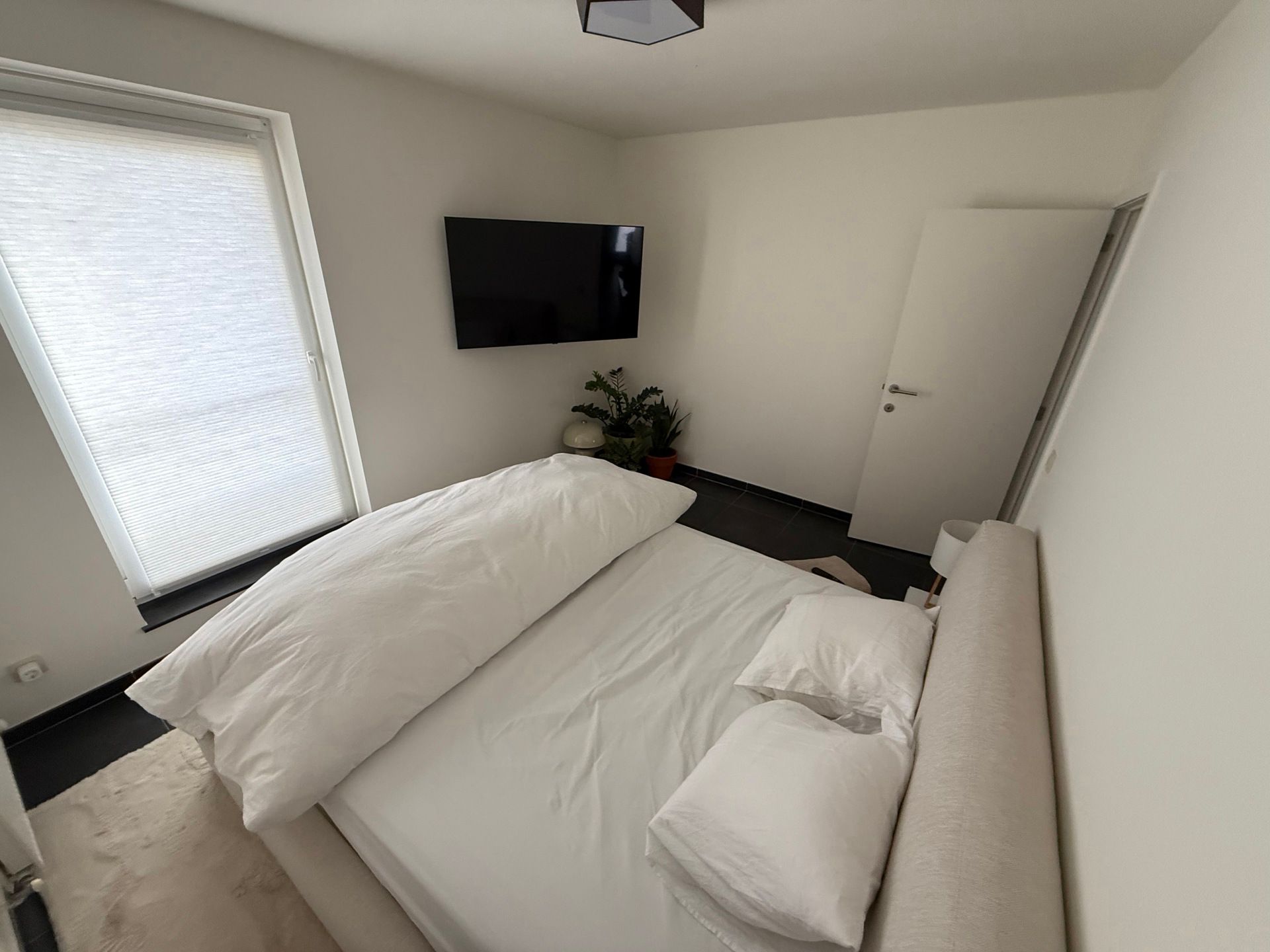 Instapklaar appartement met 2 slpks, autostpl en berging. foto 16