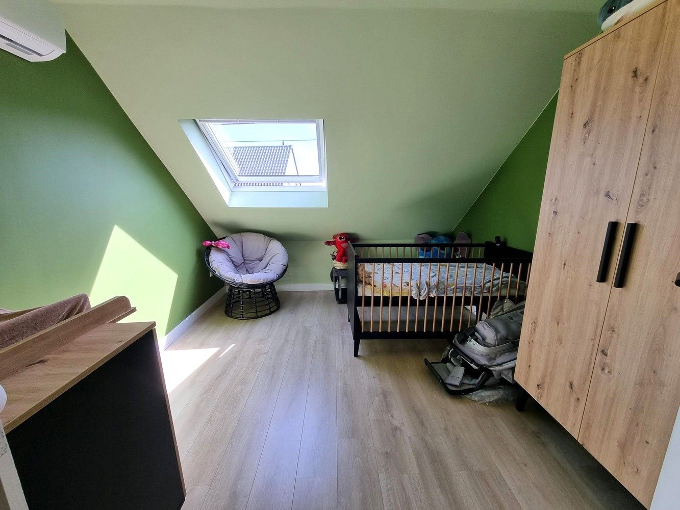 Totaal gerenoveerde woning met garage bijgebouw, ideaal voor een jong koppel of gezin. foto 13
