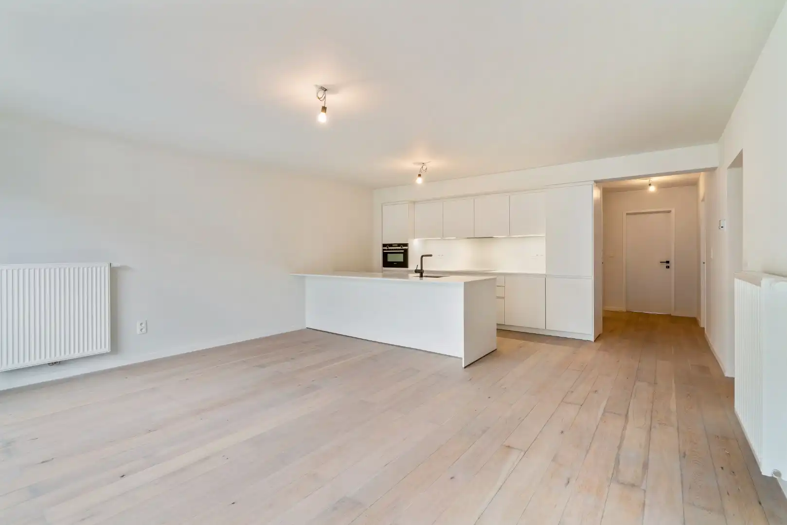 Prachtige luxueus gerenoveerd appartement op het eerste verdiep! foto {{pictureIndex}}