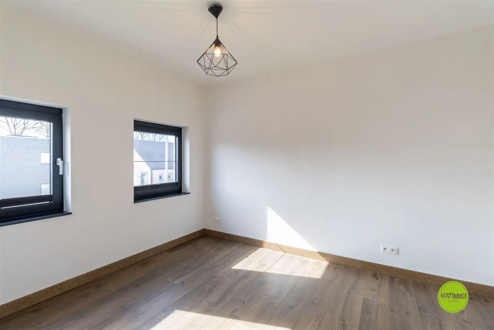 Moderne open bebouwing met 3 slaapkamers en tuin foto 13