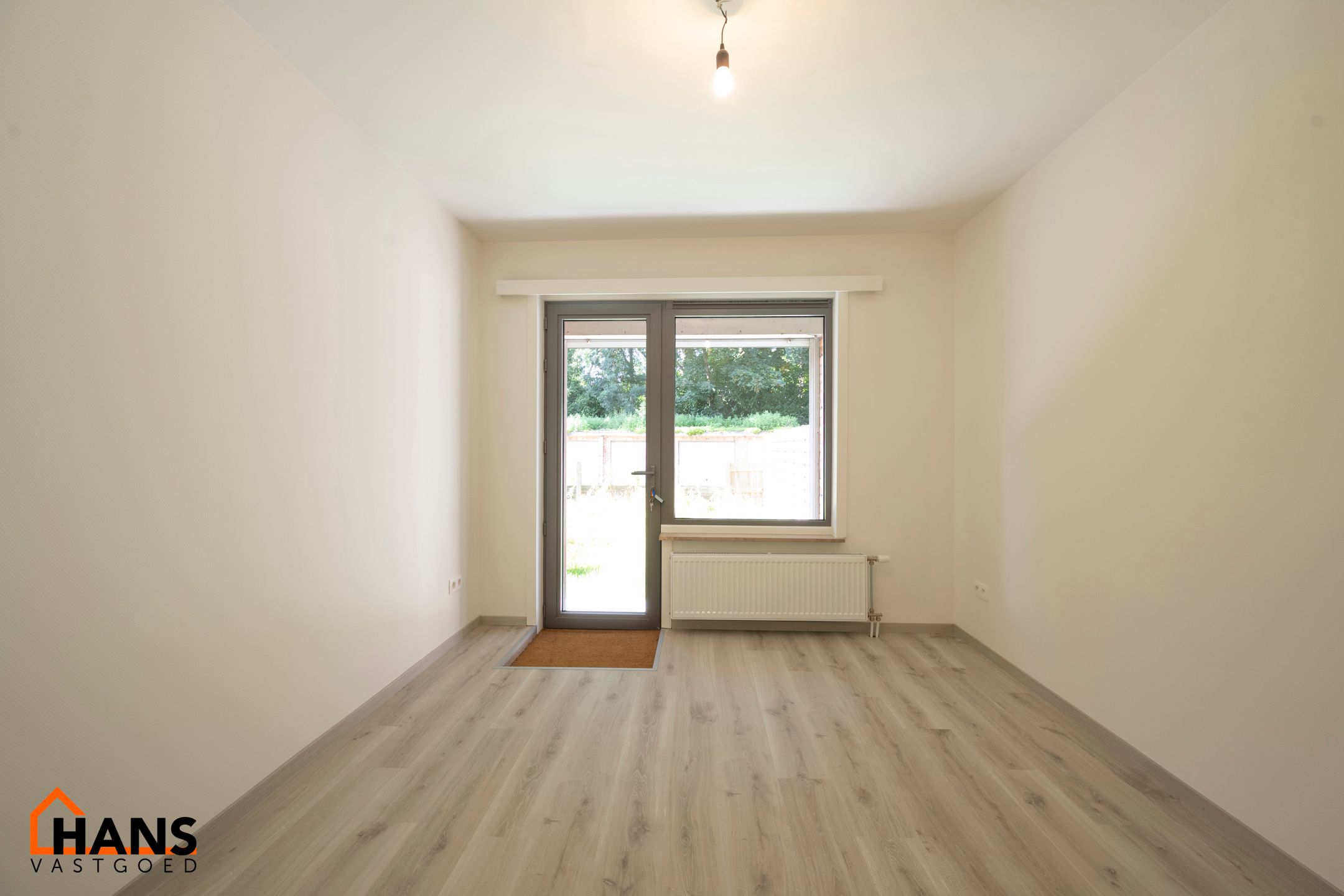Gerenoveerd gelijkvloersappartement; mogelijk garage bij te huren. foto 10