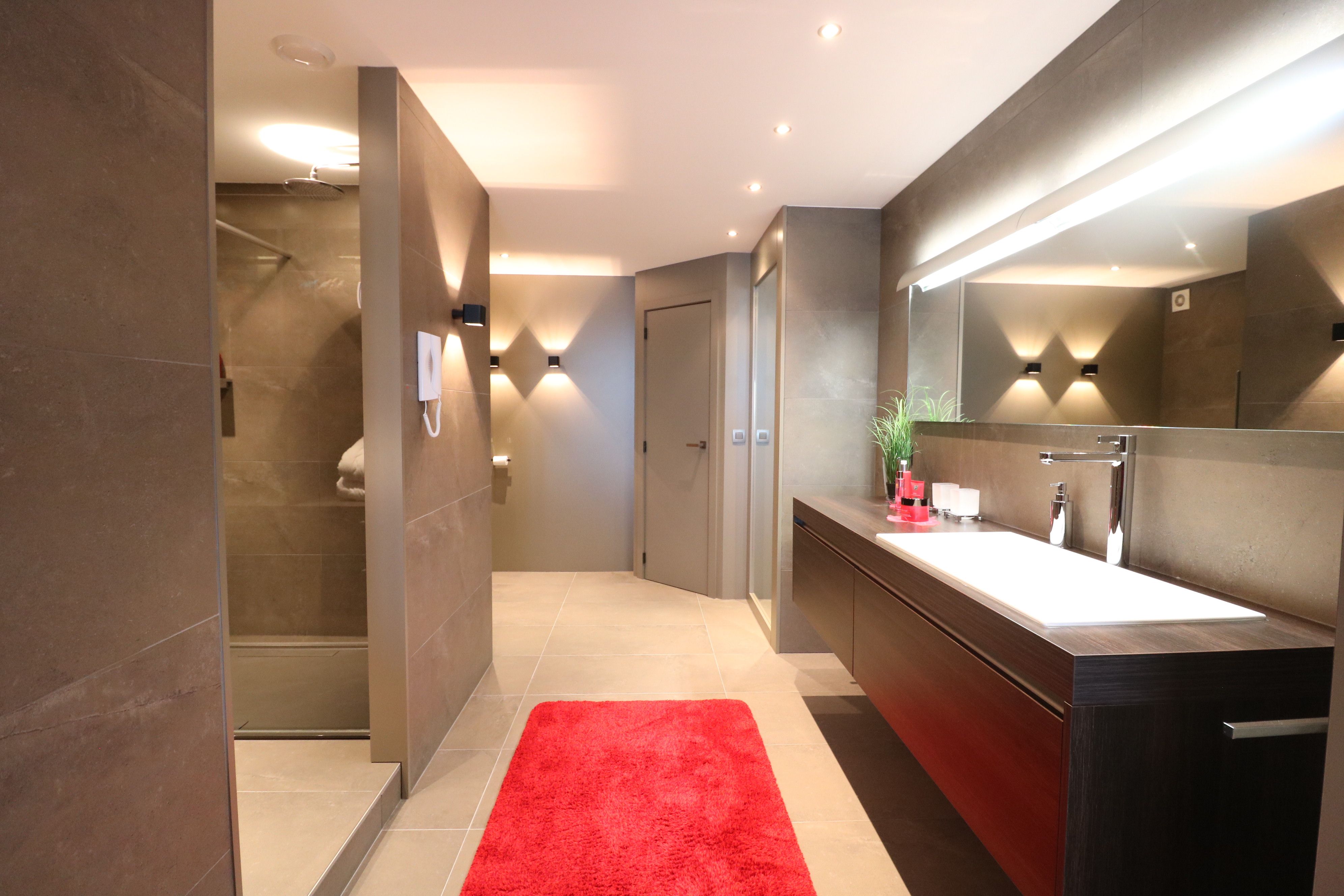 Zeer luxueus duplexappartement (101 m²) op de Zeedijk van Blankenberge.  foto {{pictureIndex}}