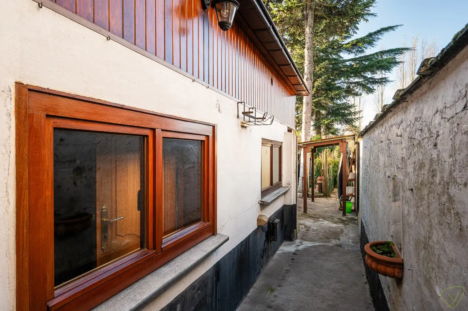 Charmante gesloten bebouwing met ruime tuin en renovatiepotentieel foto 20