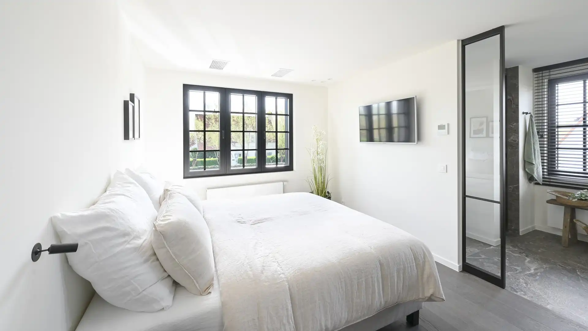 Alleenstaande villa uitzonderlijk rustig gelegen in een groene omgeving, aan de rand van het Zoute vlakbij de Kalfsmolen en de Graaf Jansdijk. foto 18