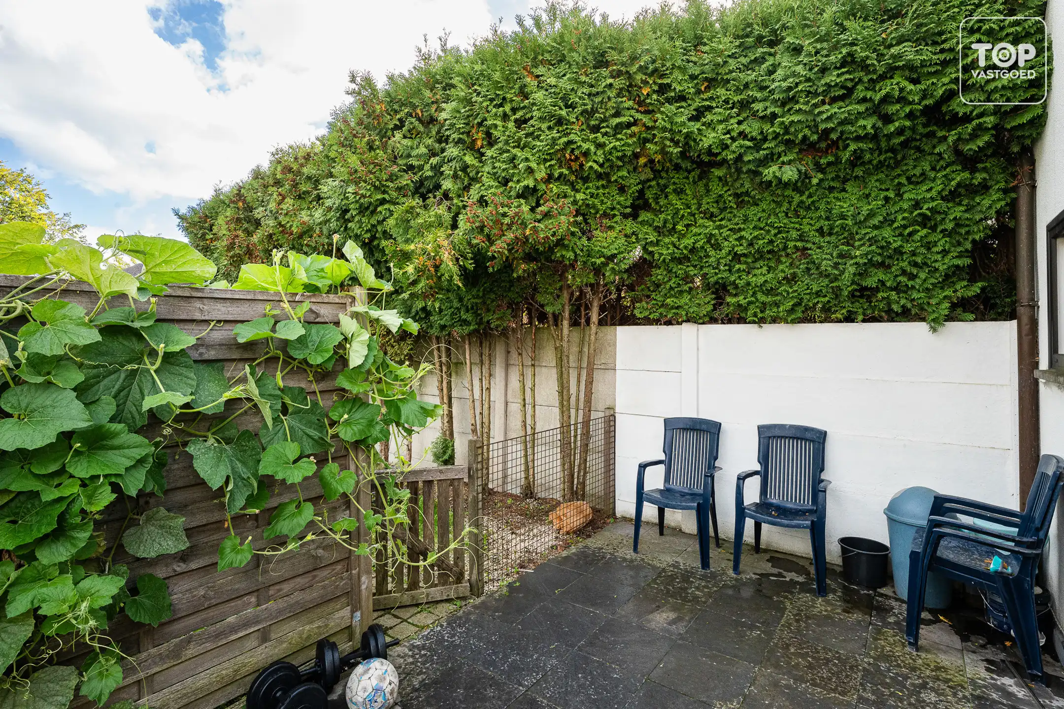 Karaktervolle half open woning met mooie gevel.  foto 26