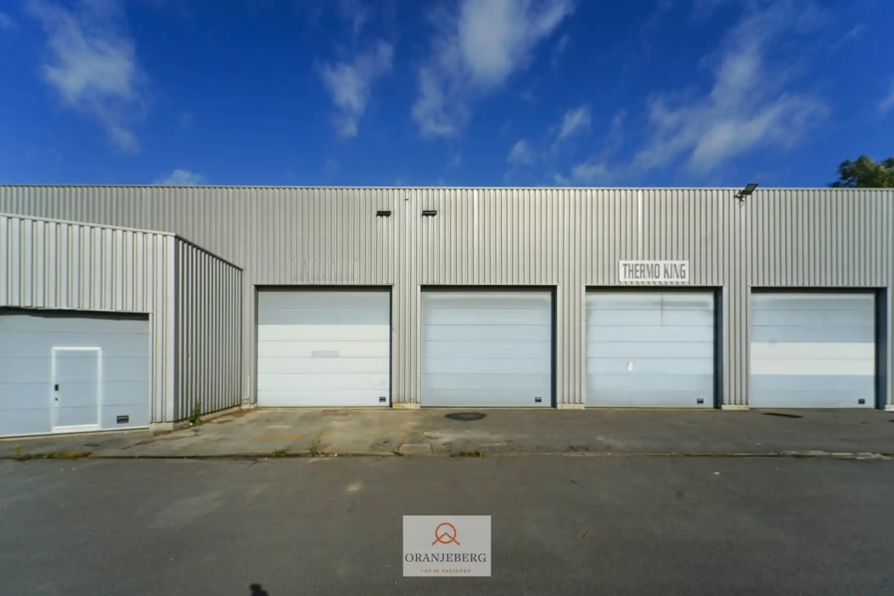 Groot magazijn (221m²) Te Huur met hoge bereikbaarheid vlakbij R4 foto 3