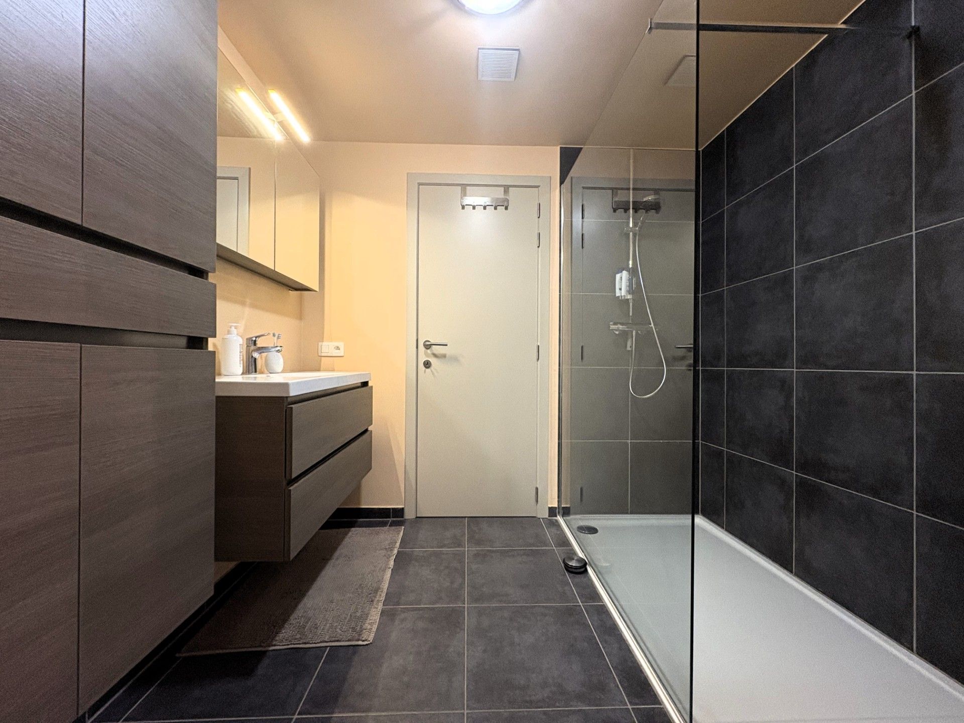 Perfect onderhouden appartement pal in centrum Waregem foto 9