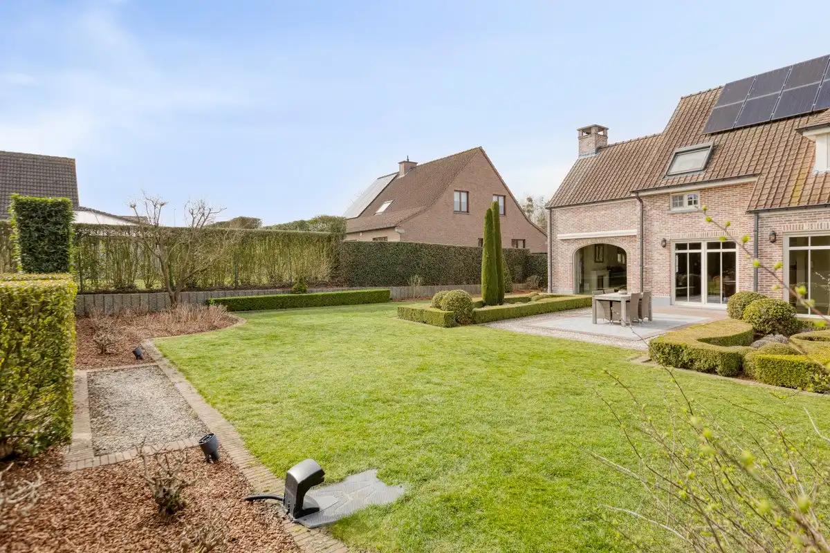 Ruime villa met prachtig aangelegde tuin in een rustige omgeving foto 25