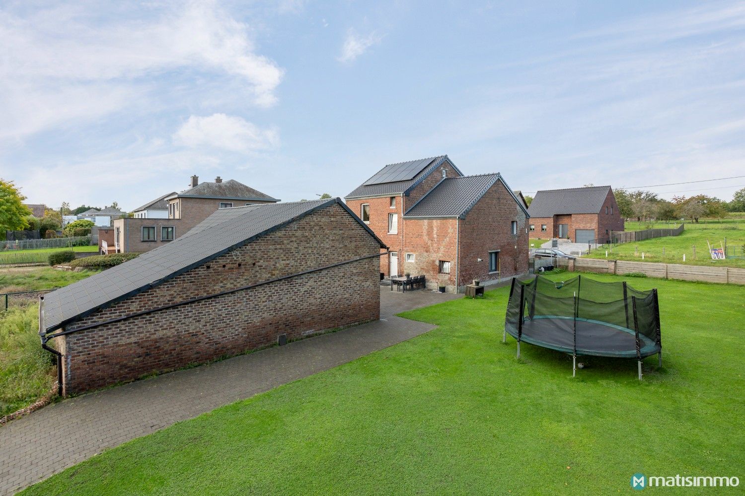 CHARMANTE EN VERRASSENDE EENGEZINSWONING MET 4 SLAAPKAMERS, ZONNEPANELEN EN AFZONDERLIJKE PRAKTIJKRUIMTE NABIJ TONGEREN foto 33