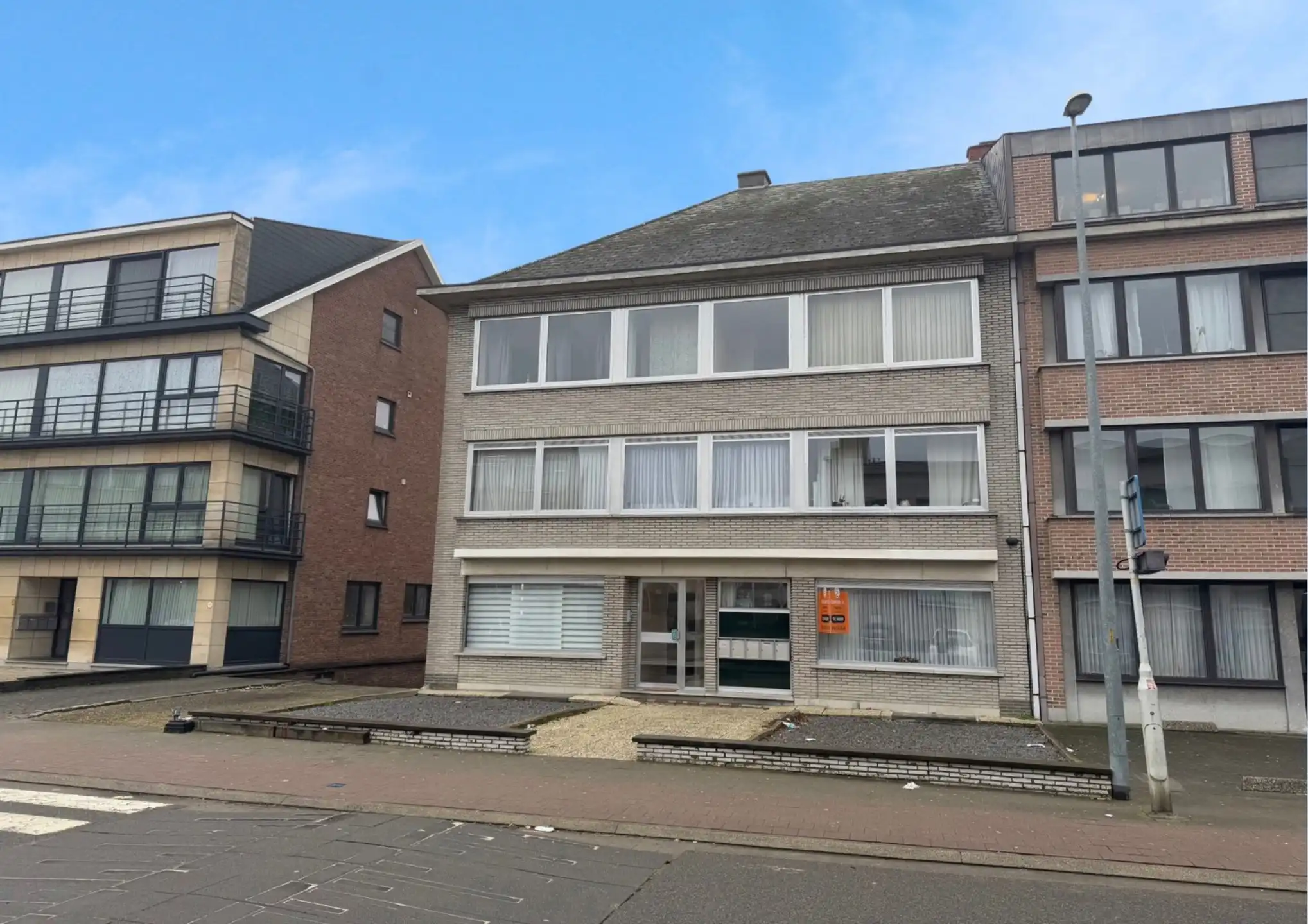 Gelijkvloers appartement met twee slaapkamers en garage foto 11