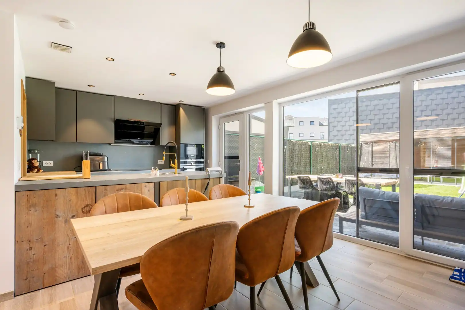 Instapklare woning met 3 slaapkamers, oprit voor 2 wagens en garage op rustige locatie in Beselare foto 5