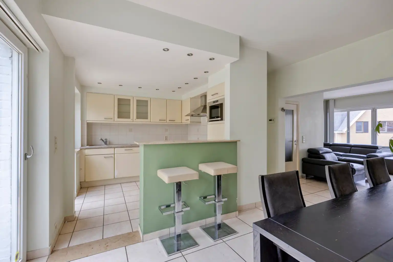 Bel-etagewoning met drie slaapkamers met garage en tuin foto 7