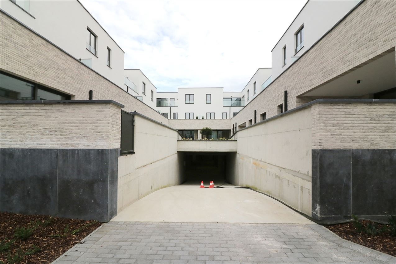 splinternieuw, gelijkvloers, ruim terras, 2 slpk foto 25