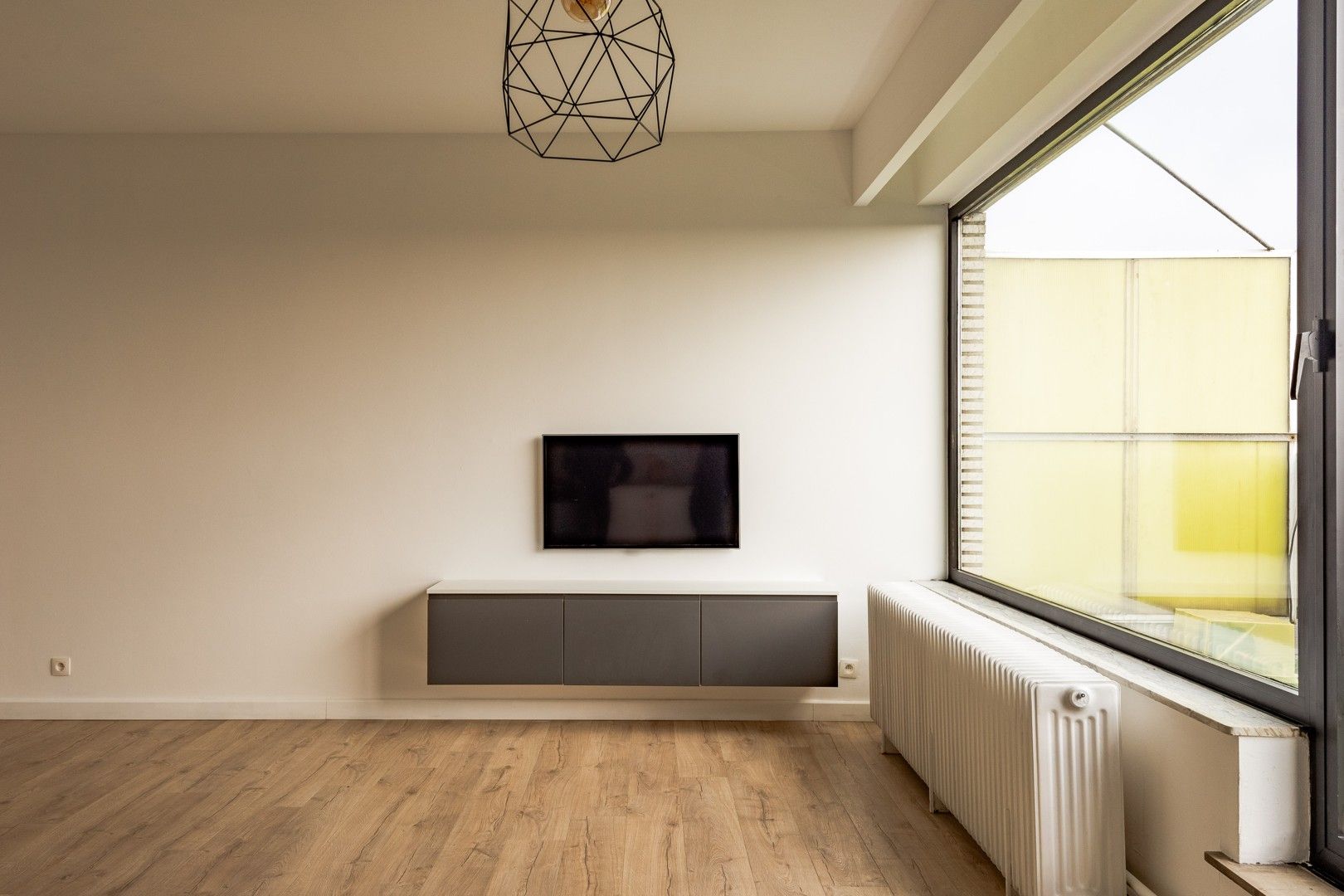 Instapklare studio met prachtig uitzicht op het MAS – ideale investering of starters appartement! foto 9