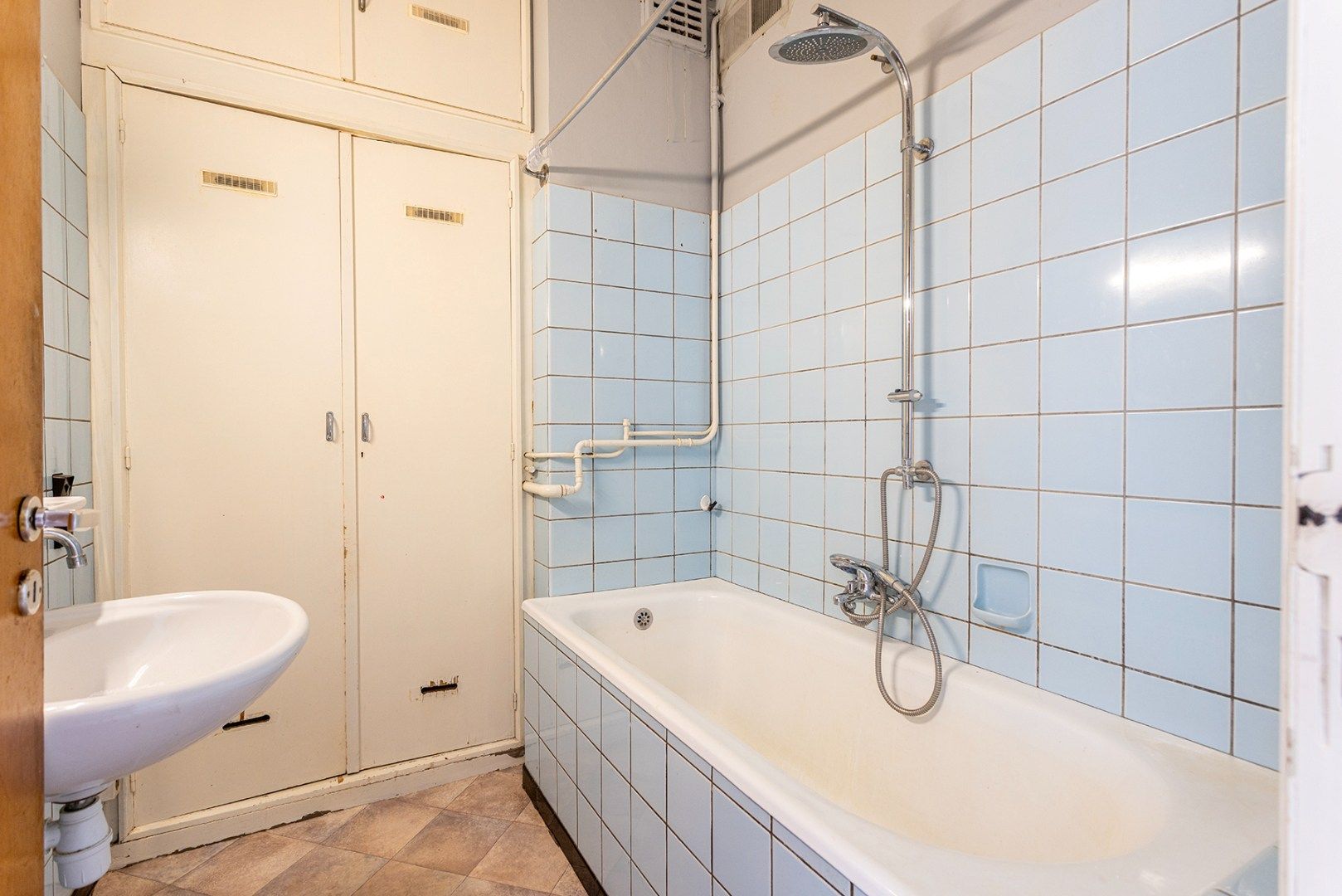 Te renoveren 2-slaapkamer appartement (107m²) met twee terrassen! foto 7