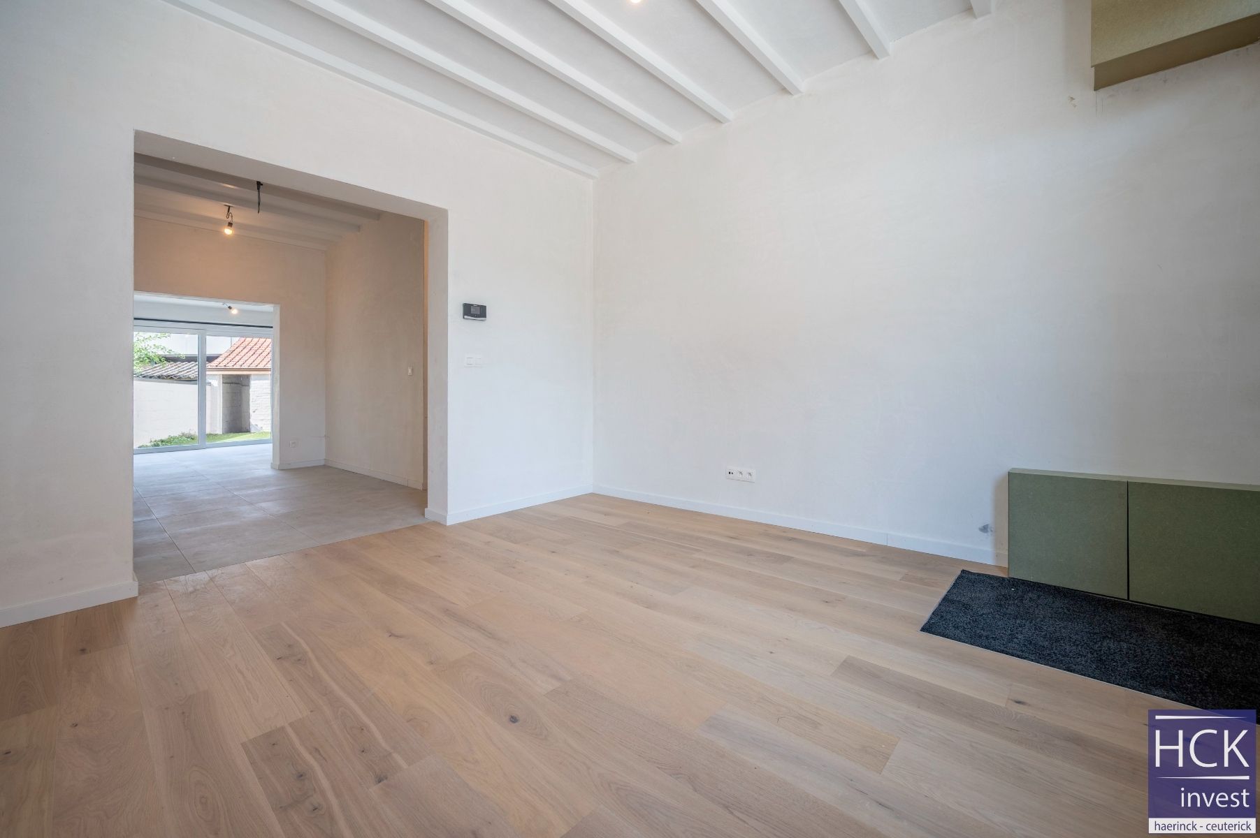 WAREGEM - Nieuw gerenoveerde woning met 2 SLPK. in hartje Waregem! foto 2