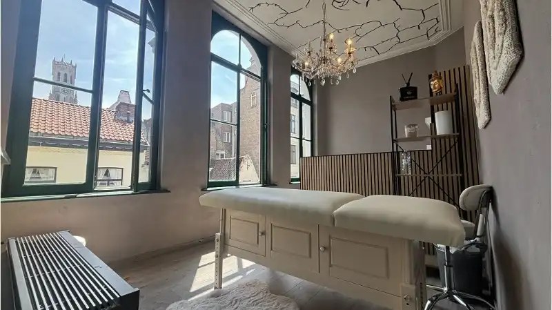 Overname instapklaar Beauty Salon - Hairstyling, Nagelstudio en Massage in Brugge foto 4