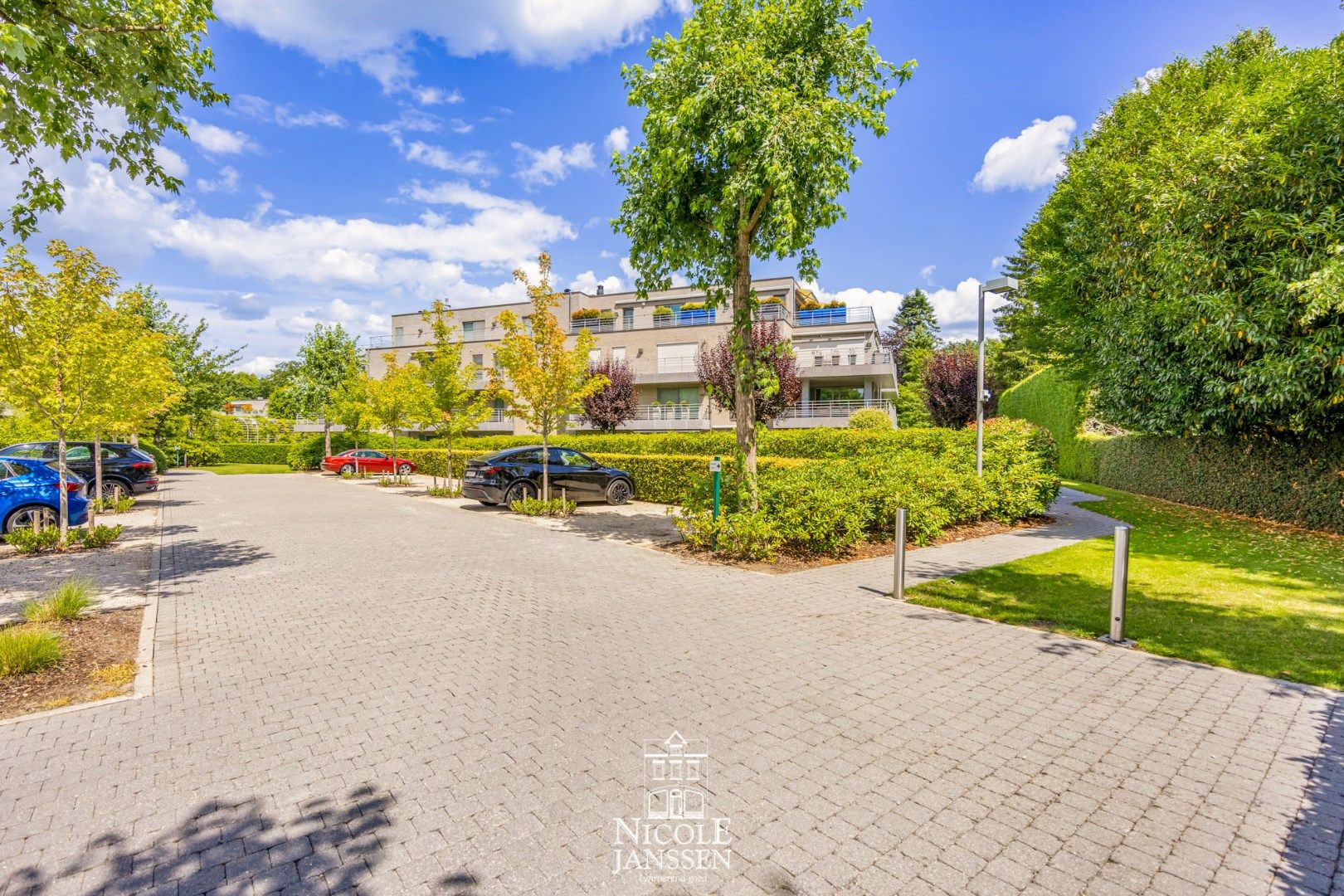 Prachtig gelijkvloers appartement met tuintje, private kelderberging en eigen autostaanplaats in Bokrijkpark foto 27