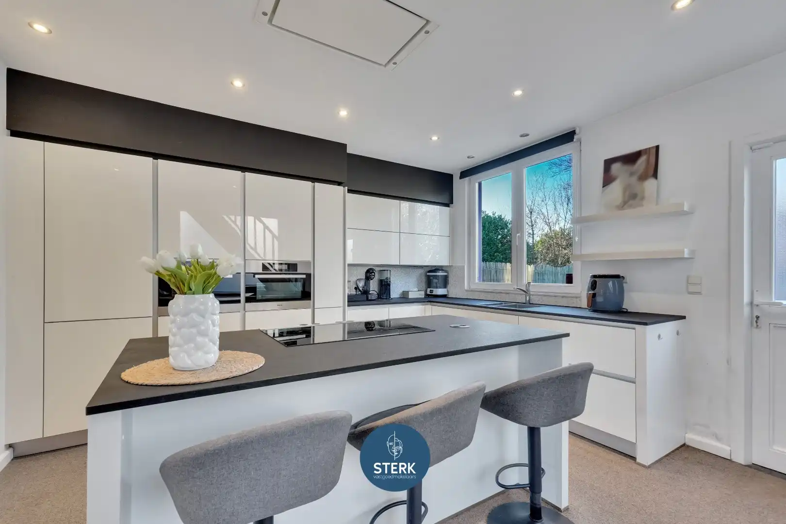 INSTAPKLARE WONING MET OP EEN CENTRALE LOCATIE LANAKEN !  foto 6