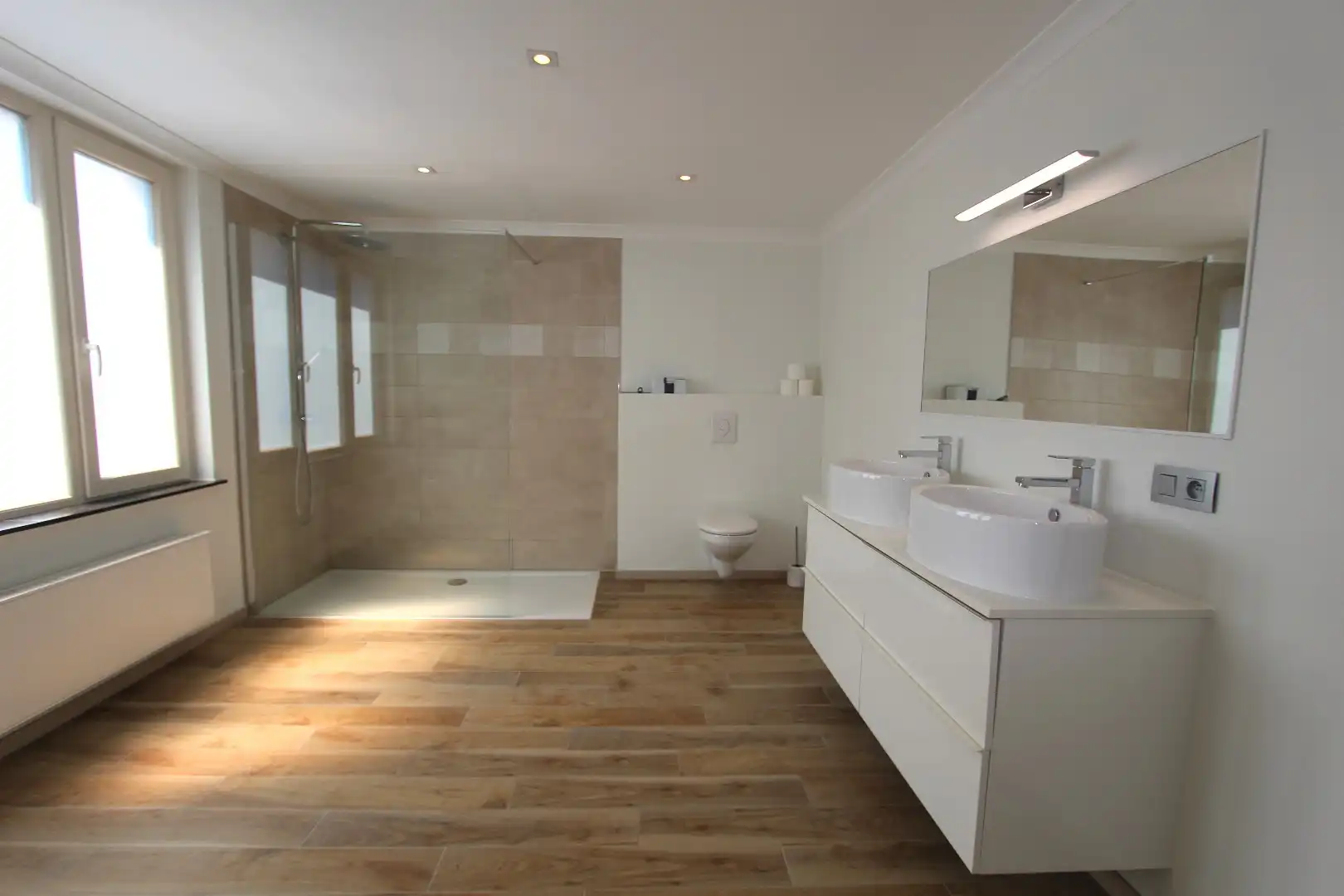 MOOI VERNIEUWDE WONING MET TUIN foto 15