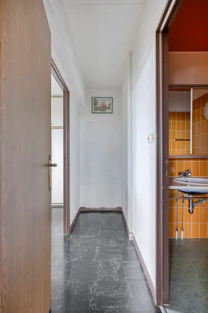 Op te frissen 2-slaapkamerappartement met prachtig uitzicht foto 17