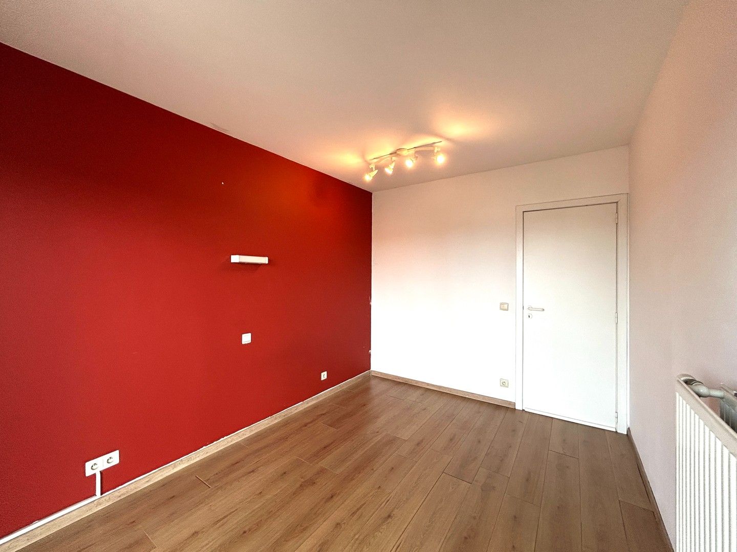 Instapklaar één-slaapkamer appartement te Roeselare! foto 9