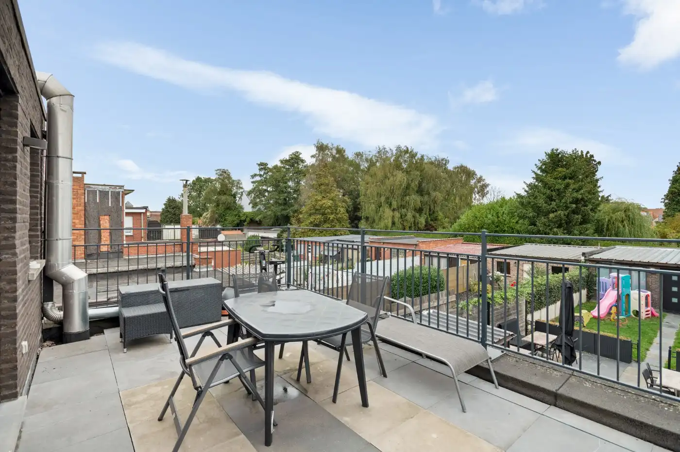 Centraal gelegen opbrengsteigendom met handelsgelijkvloers en app. op de 1e verd. foto 25