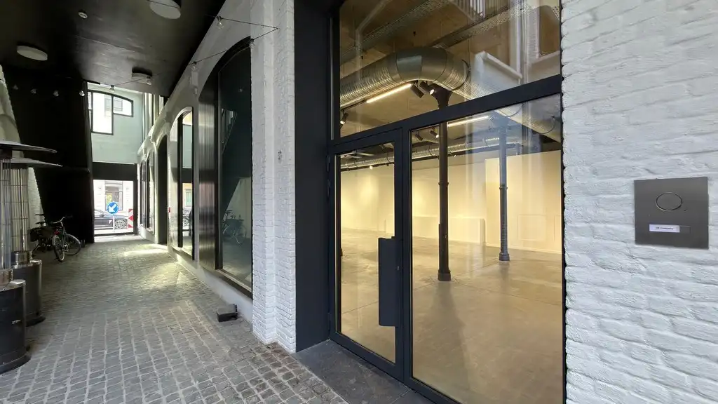 Kantoorruimte of showroom te huur in gerenoveerd pakhuis Valkeniersnatie in Antwerpen foto 2