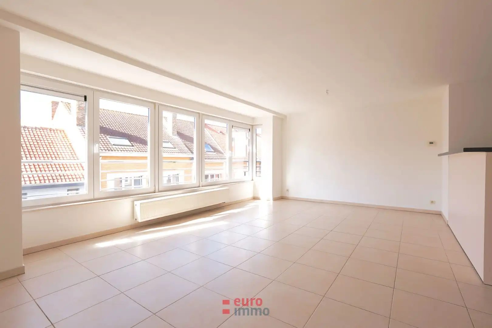 Lichtrijk appartement met 2 slaapkamers in de historische stadskern! foto 4