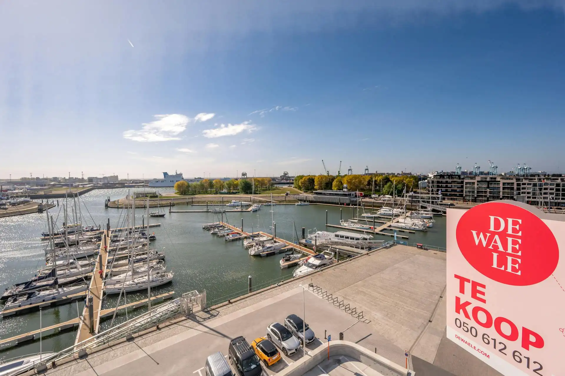 Ruim appartement met terras en zicht op jachthaven te koop foto {{pictureIndex}}