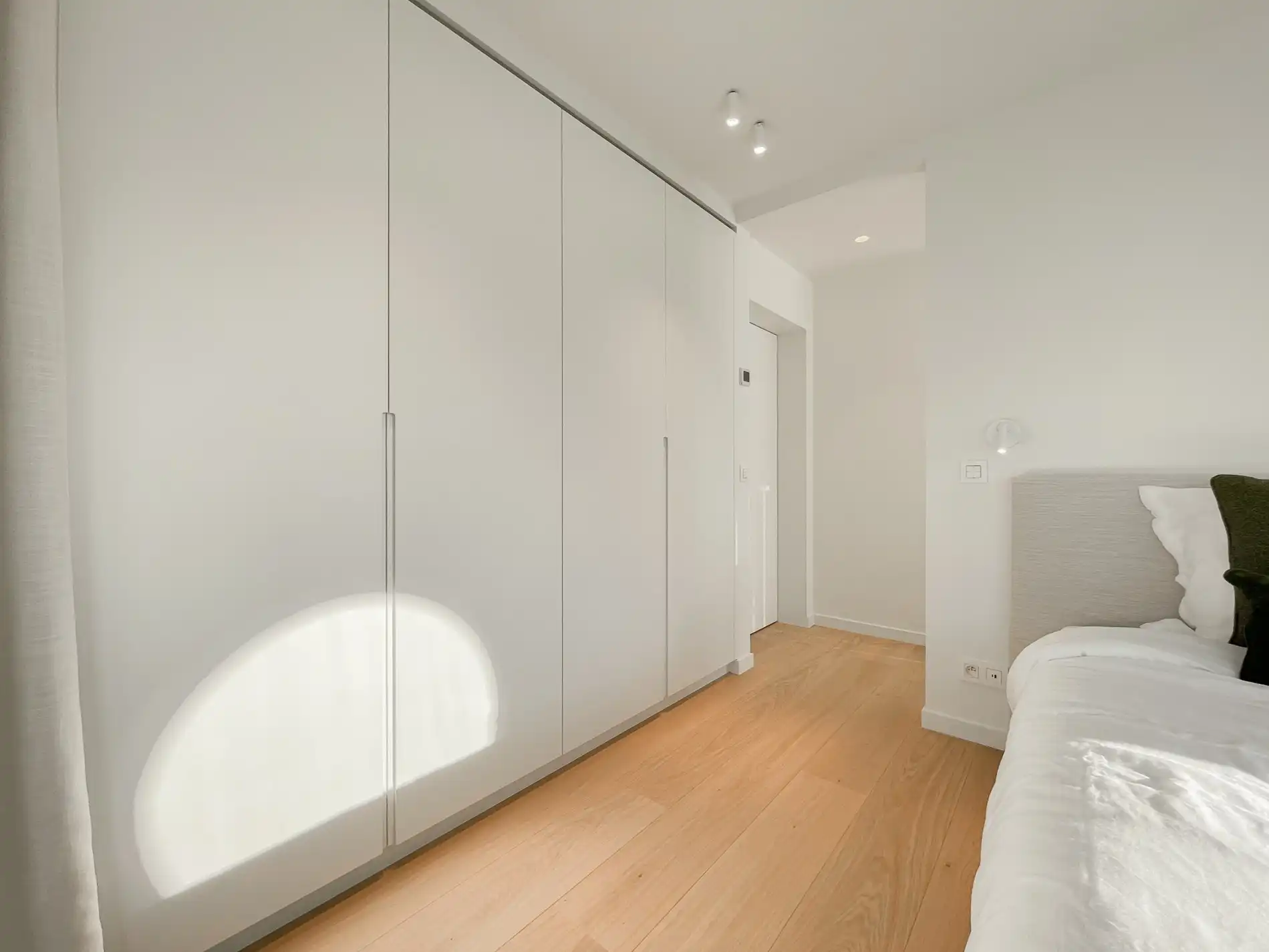 Exclusieve villa: Uitzonderlijk volledig gerenoveerde villa met frontaal zeezicht. foto 22