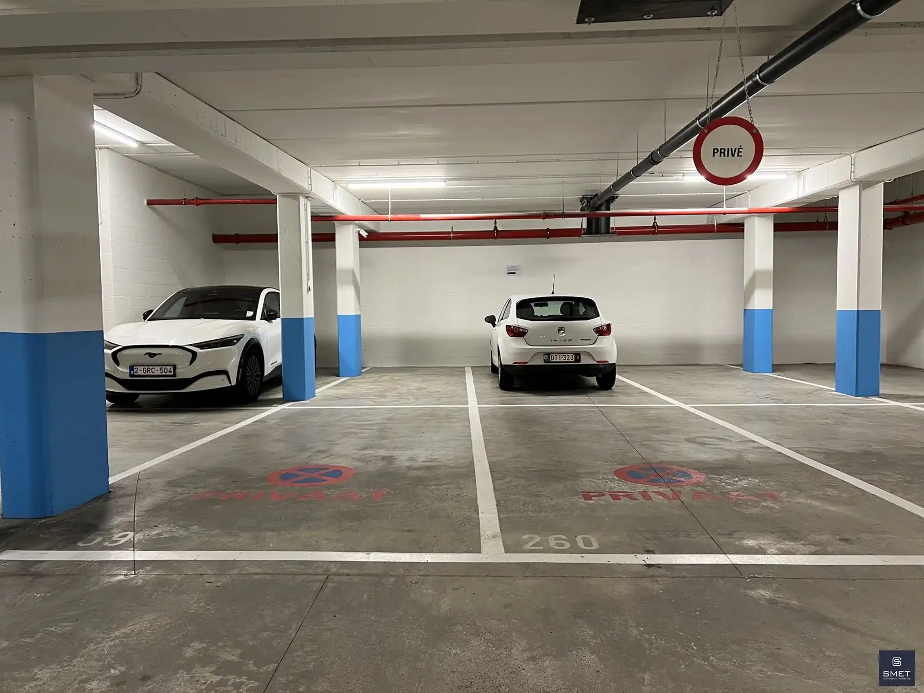 Dubbele Overdekte  Autostaanplaats  foto 2