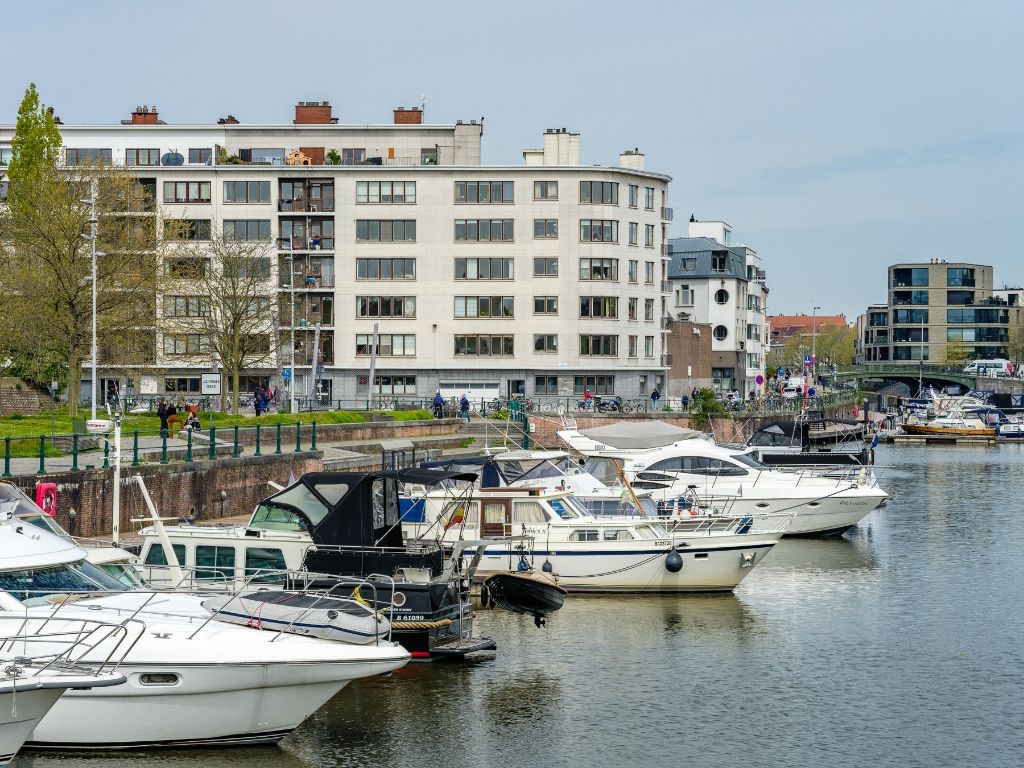 Lichtrijk 2-slaapkamerappartement met unieke zichten op de Gentse binnenwateren foto 10