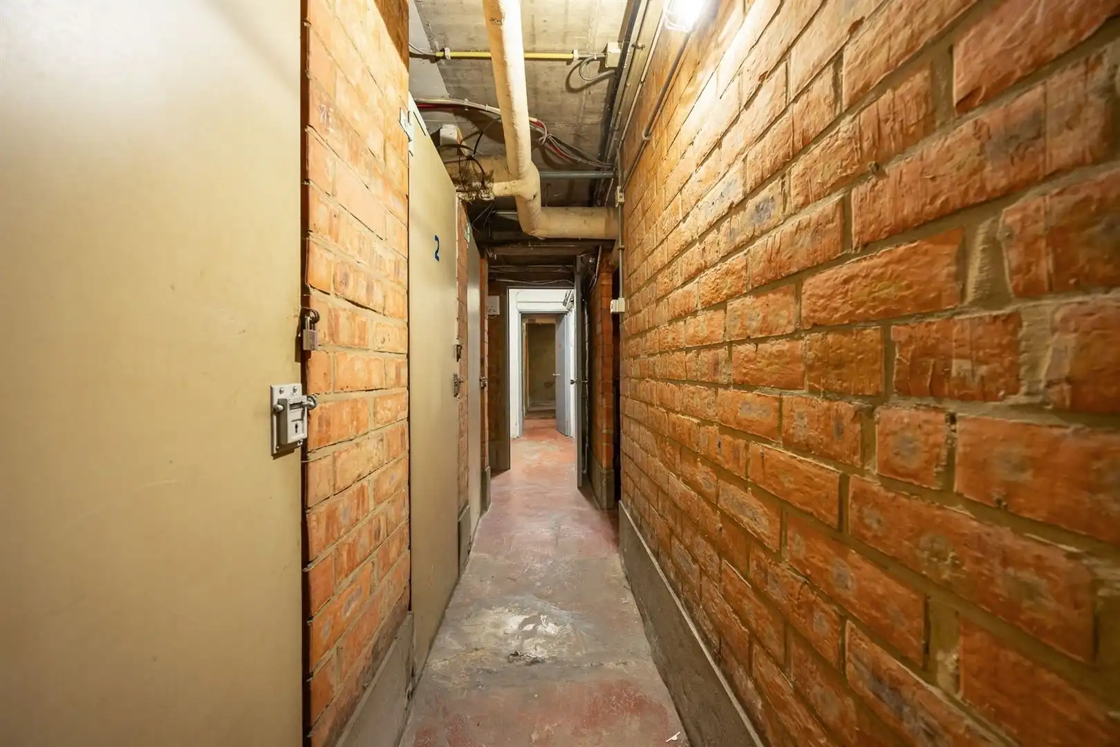 Centraal gelegen appartement met 2 slaapkamers. foto 24