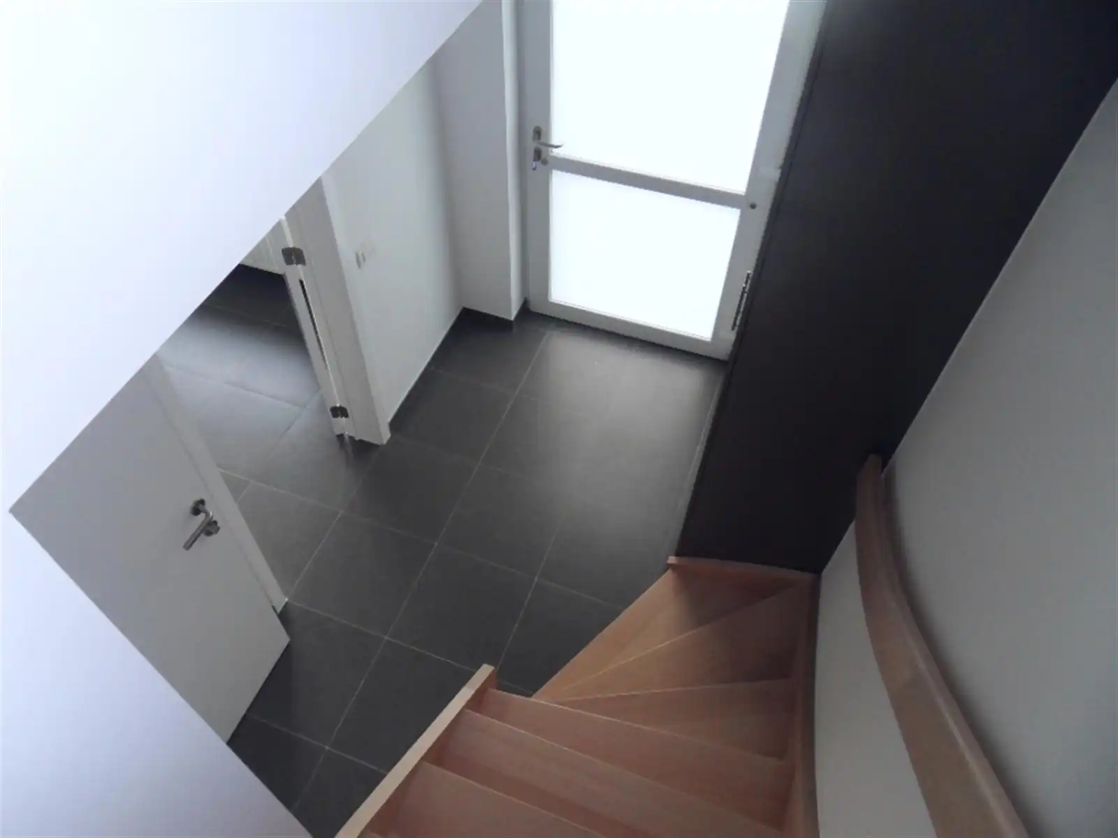 Comfortabele  instapklare woning met drie slaapkamers, tuin en dubbele garage.   foto 6