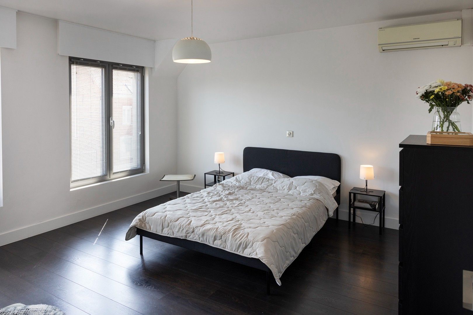 Strak ingerichte & instapklare burgerwoning. foto 9