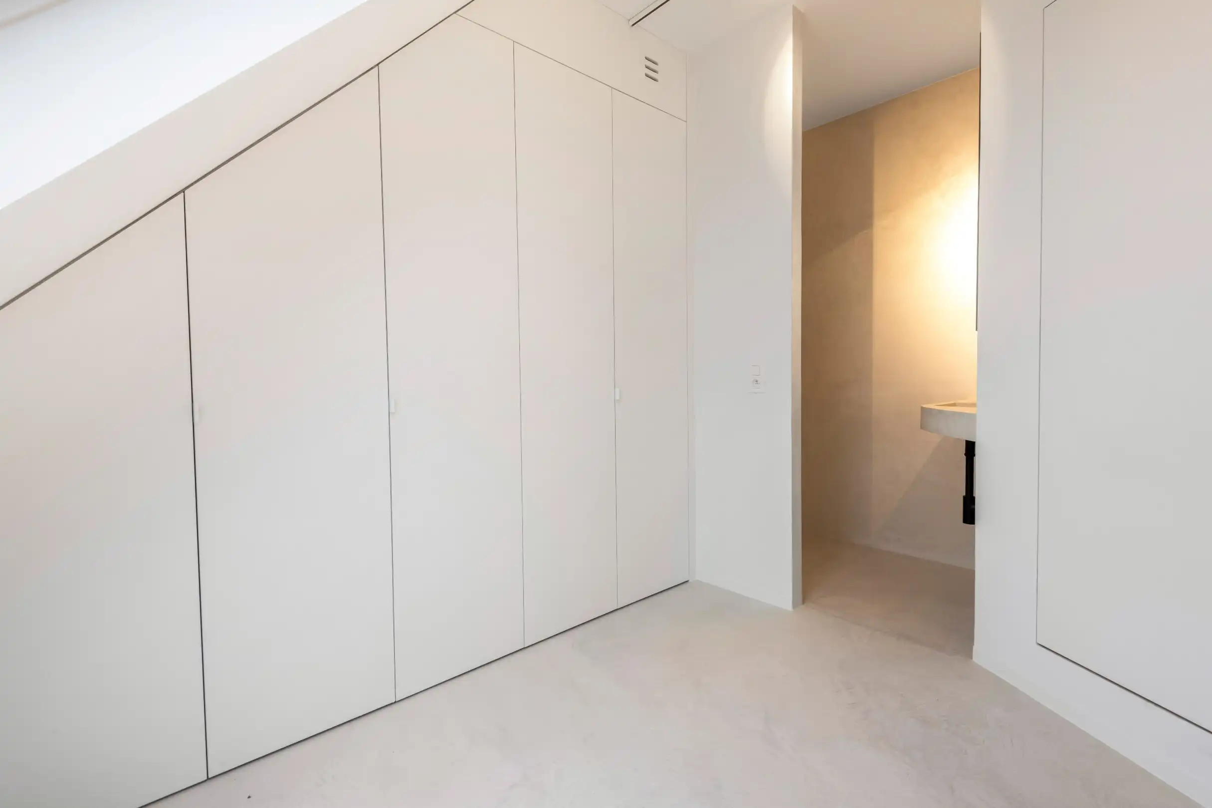 Prachtig gerenoveerde triplex gelegen op de Lippenslaan foto 13