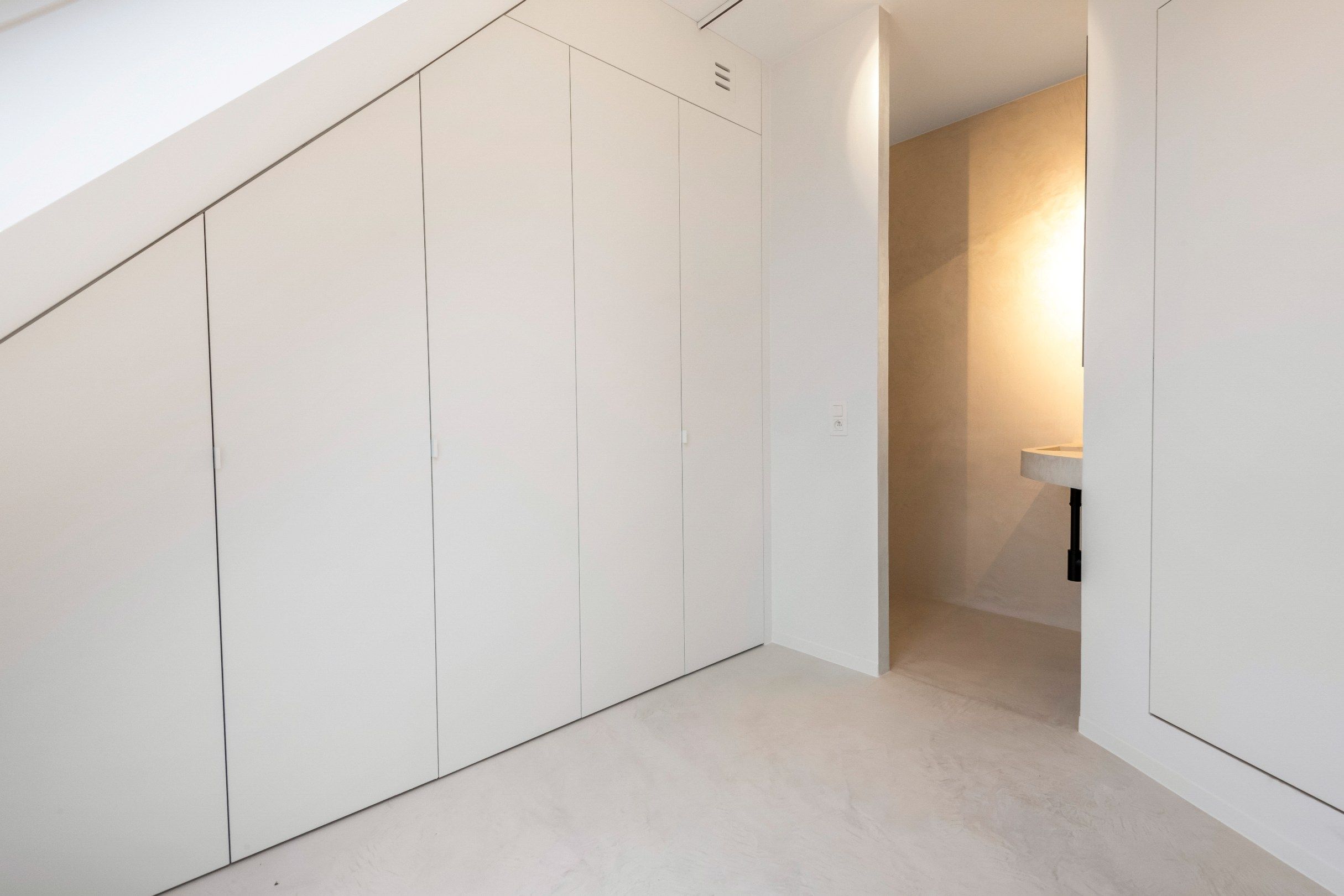 Prachtig gerenoveerde triplex gelegen op de Lippenslaan foto 13