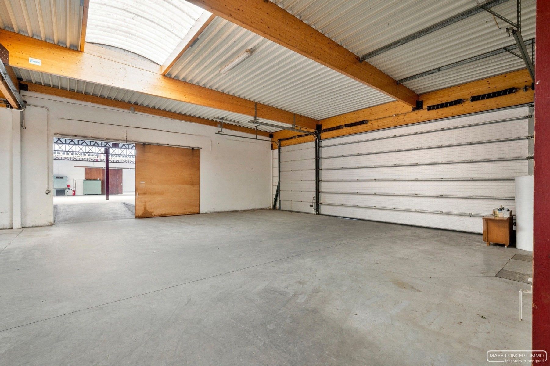 Magazijn te huur vlak aan station van Anzegem foto 4