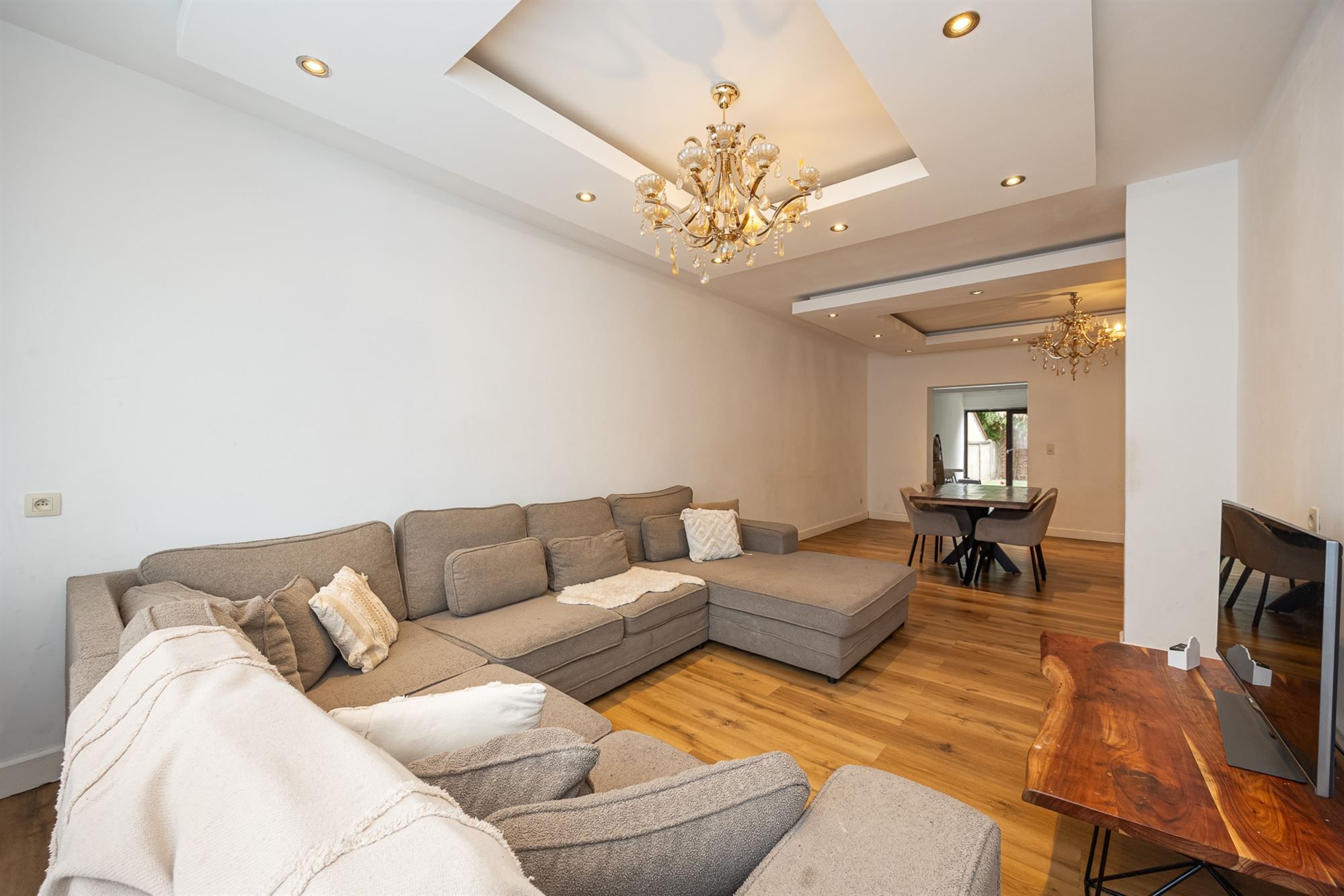Ruime woning met 4 slpk en tuin in Wommelgem! foto 2